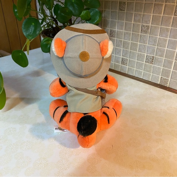 Vintage Walt Disney World Winnie The Pooh Safari Tigger plush Mouseketoys - Picture 3 of 8